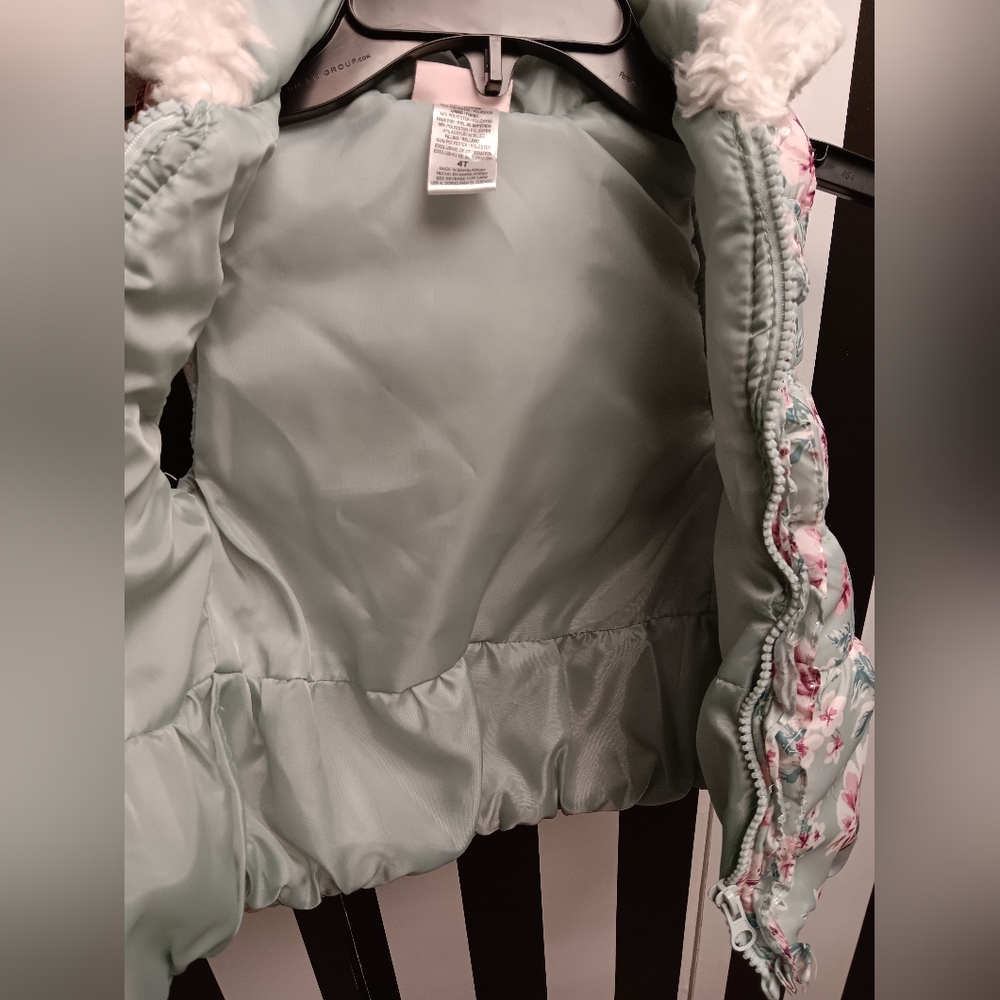 Toddler Puffer Vest - Picture 4 of 9